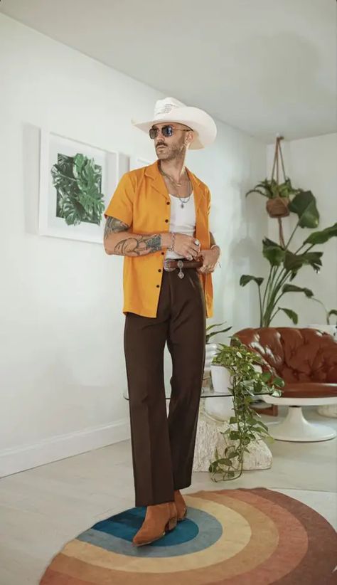 Urban cowboy style: Rugged elegance and modern chic 73 ideas Japanese Cowboy Style, California Cowboy Style, Cowboy Core Outfits, Cowboy Streetwear, Modern Western Men’s Fashion, Western Street Style, Men Jeans Outfit, Cowboy Shirt, California Cowboy