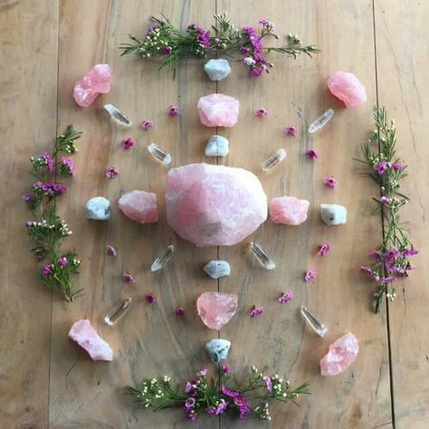 Words August Vibes, Crystals Healing Grids, Crystal Mandala, Nature Mandala, Sacred Circle, Crystal Aesthetic, Crystal Grids, Crystal Magic, Fortune Telling