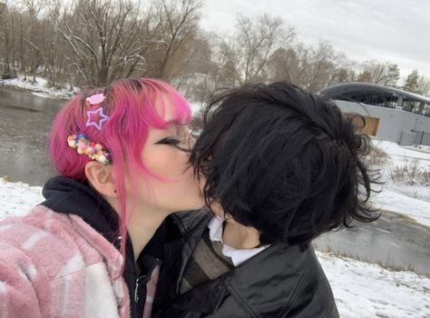 gyaru jpop japan anime animecore cute couple emo kawaii Pastel Gf Goth Bf, Opposite Aesthetics Couple, Emo Bf And Gf, Black X Pink Couple, Pink X Black Aesthetic Couple, Emo And Kawaii Couple, Emo Bf And Pink Gf, Emo And Soft Couple, Pink And Black Couple