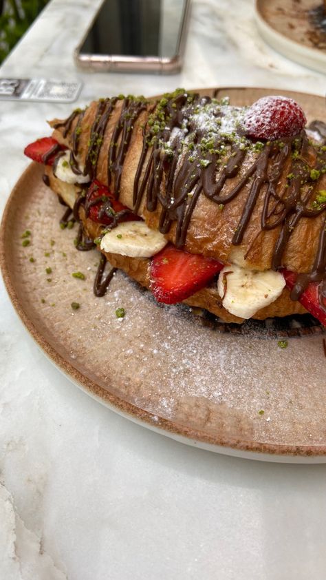 #croissant #dessert #strawberry #banana #chocolate #plate #yummy #delicious #beautiful Croissant With Strawberry, Chocolate Crossaints Aesthetic, Chocolate Croissant Aesthetic, Savoury Croissant, Croissant With Chocolate, Croissant Dessert, Dessert Croissant, Strawberry Croissant, Breakfast Croissants