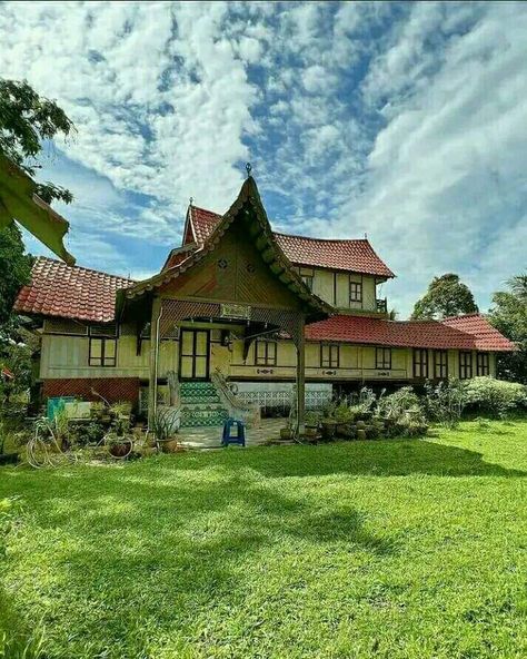 Rumah Di Negeri Sembilan Malaysia dengan Arsitektur Rumah Minang