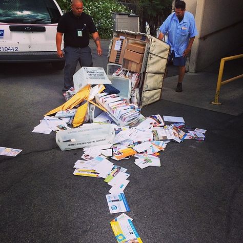 The sight of this just makes us cringe. #Fail #MailmanProblems #Mailman #MailLady #LetterCarrier #Mail  Via: http://www.instagram.com/freshh_pimpin82 Mail Carrier Humor, Usps Humor, Rural Carrier, Going Postal, Mail Carrier, Us Postal Service, Postal Worker, You've Got Mail, Jeep Cj