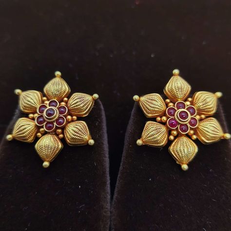 Big Earrings Gold, Latest Earrings Design, Jewel Design, Antique Gold Earrings, Gold Earrings Models, Diamond Earrings Design, Gold Earrings Wedding, Gold Mangalsutra Designs, Gold Chain Design