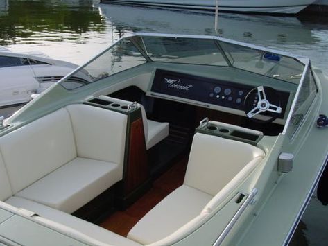 Boat Seats Diy Ideas, Diy Boat Seats, Beach Glamping, Boat Furniture, Pontoon Accessories, Boat Upholstery, Runabout Boat, Boat Restoration, Yacht Builders