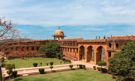 Jaigarh Fort-- |Architecture, Timings, How to Reach, Best Time| Jaigarh Fort Jaipur, Fort Architecture, Chittorgarh Fort, Amer Fort, Jeep Camping, Rajasthan India, Historical Maps, Beautiful View, Beautiful Views