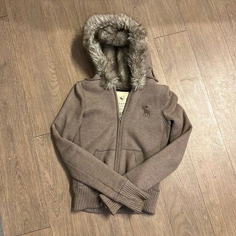 Fur Lined Hoodie Y2k, Y2k Fur Jacket, Jackets With Fur, Jacket With Fur Hood, Fur Hoodie Jacket, Fur Hooded Jacket, Small Jacket, Fur Hood Jacket, Jacket With Fur