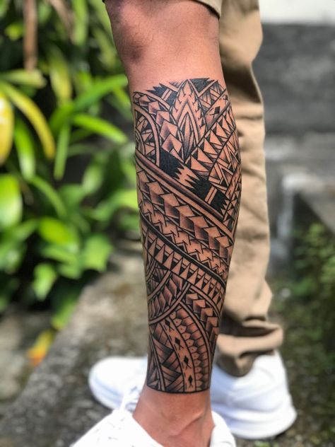 Men’s Calf Sleeve Tattoo Ideas, Tribe Tattoo For Men, Tattoo Calf Men, Maori Tattoo Designs Leg, Men Leg Tattoo Ideas Design, Best Leg Tattoo Men, Polynesian Leg Sleeve, Tattoo Foot Men, Legs Tattoo Men Ideas Design