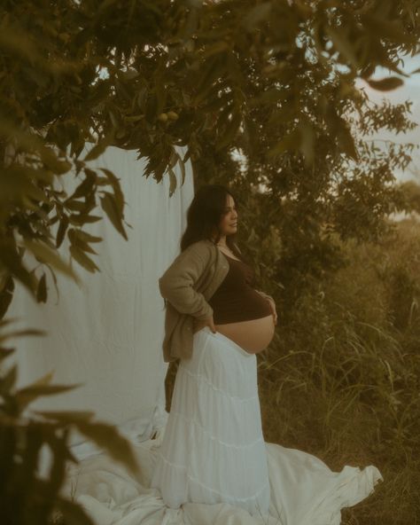 A dreamy maternity post📸🌾 #maternity #maternityshoot #maternityphotography #westtexas #westtexasphotographer #midland Unconventional Maternity Shoot, Mirror Maternity Pictures, Vintage Maternity Photoshoot, Early Spring Maternity Pictures, Nursery Photoshoot Maternity Pictures, Belly Photos Pregnancy, Vintage Pregnancy Pictures, Retro Maternity Shoot, Earthy Maternity Photos