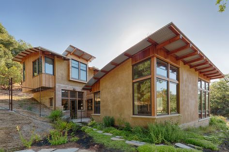 Straw Bale Building, Straw Bale Construction, Earth Sheltered Homes, Straw Bale House, Black Roof, Self Build Houses, Earthship Home, Passive Solar Design, Earth Sheltered