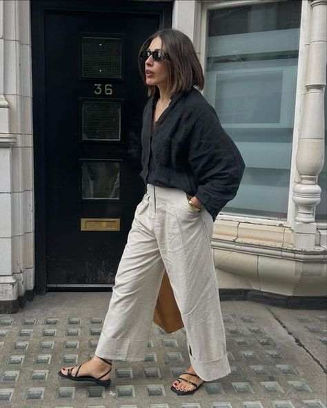 L U C Y  A L S T O N on Instagram: "Summer in the city (finally!) calls for a simple linen look and cute flat sandals 🖤 

#minimaloutfit" Cute Flat Sandals, Linen Outfit, Simple Linen, Summer In The City, Clueless Outfits, Sandals Outfit, Cute Flats, Minimal Outfit, Instagram Summer