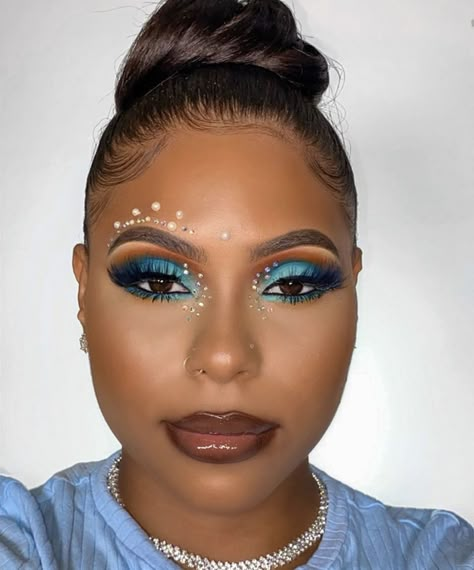 Carnival Looks Makeup, Brazil Carnival Makeup, Carnival Inspired Makeup, Blue Carnival Makeup, Carnival Eye Makeup, Little Mermaid Makeup Looks, Denim Makeup Look, Baby Shower Makeup Ideas Blue, Carnival Makeup Looks