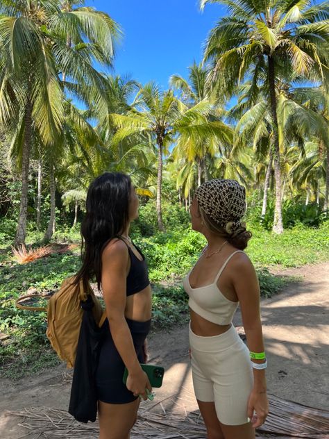 Amigas, friends, adventure, parque tayrona, playa , Costa Rica Travel Outfits, Colombia Fits, Colombia Outfits, Brat Summer, Outfit Inspo Summer, Santa Marta, Summer 3, Summer Girl, Summer 24