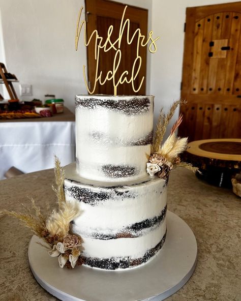 Stunning rustic wedding cake with dried floral touches 💍🌾 #weddingcake #kupcakekitchen #scvwedding #southerncaliforniaweddings #weddingvendor #weddingplanning #weddingcakes #weddings #wedding #weddingseason #weddingcakeideas #weddingcakedesign #weddingcakeinspiration #weddingcakeinspo #weddingcakesofinstagram #weddingcakedesigner #weddingcaketable #weddingcakegoals #cakeforwedding #engagementcake #engagementcakes #scvcakes #santaclarita #santaclaritavalley #scv #santaclaritafoodies Wedding Cake Table, Rustic Wedding Cake, Engagement Cakes, Santa Clarita, Wedding Cake Inspiration, Wedding Southern California, Dried Floral, Wedding Cake Designs, Wedding Vendors