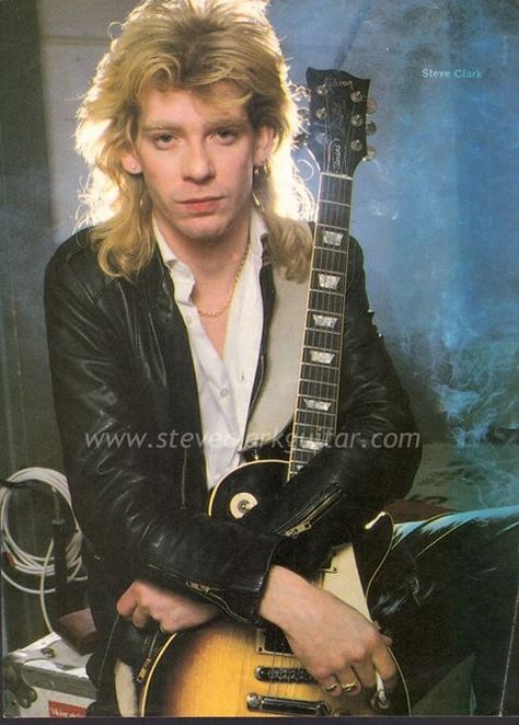 Young Steve with Gibson Les Paul Standard. 80s Rock Hair, Rick Allen Drummer, Trey Smith, Def Leppard Rick Savage, Steve Clarke, Steve Clark, Design Humor, Vivian Campbell, Phil Collen