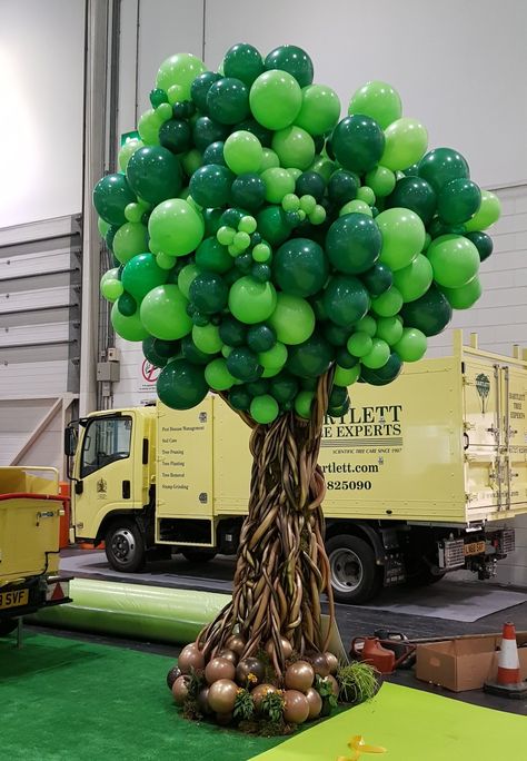 Nature Decorations Party, Balloon Tree Decorations, Balloon Waterfall, How To Make A Balloon Tree, Balloon Tree Diy How To Make, Tree Balloon Decoration, Tree Balloon Arch, Balloon Tree Diy, Ballon Tree