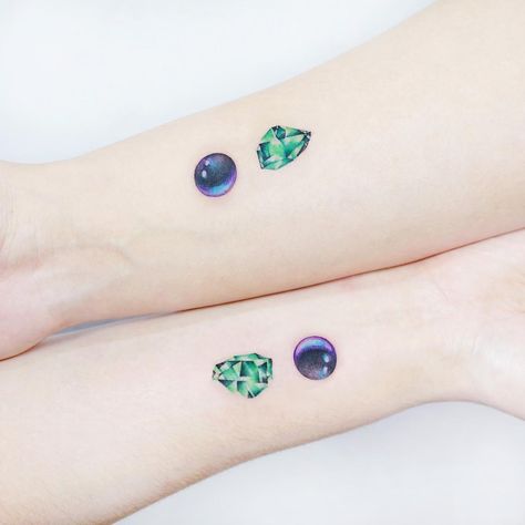 Birthstone tattoos are the new tattoo trend that's about to blow up Birthstone Tattoo Ideas, Birthstone Tattoos, Pearl Tattoo, Gem Tattoo, Jewel Tattoo, Crystal Tattoo, Tattoo Trend, Tatuaje A Color, Tattoo Bracelet