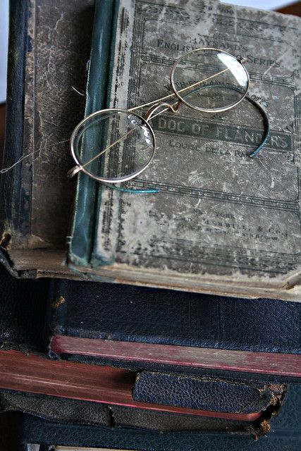 old books Book Letters, Old Book, Book Nooks, Old Books, Library Books, I Love Books, Antique Books, Vintage Books, Love Book