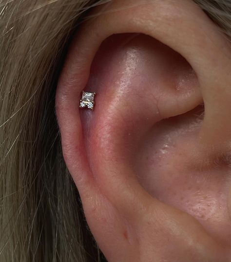 BamBam for this fresh helix ✨ @emberbodyjewelry #bodypiercing #piercing #southsea #piercingstagram #curatedear #portsmouthpiercing #sistersofchaossouthsea #pierced #piercerbabes #earstylist #earstyling #piercinginspo #fyp #conchpiercing #piercinglove #lobepiercing #fashionedit #helixpiercing Tragus Piercing, Lobe Piercing, Conch Piercing, Tragus Piercings, Helix Piercing, Tragus, Helix, Piercings