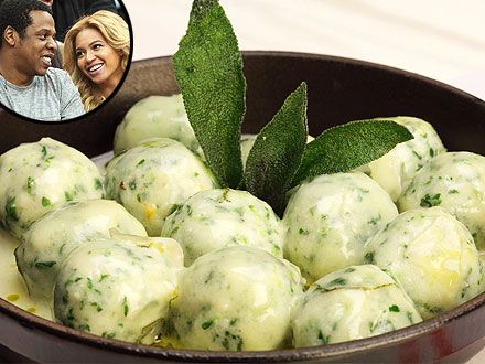 Scarpetta Cheff Scott Conant Shares His Spinach Ricotta Gnudi Recipe (Jay & Bey's fave) Ricotta Gnudi Recipe, Gnudi Recipe, Ricotta Gnudi, Scott Conant, Celebrity Chef Recipes, Ricotta Spinach, Spinach Ricotta, Sauce Tomate, Chef Recipes