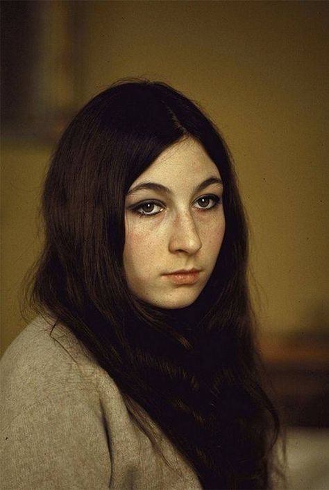 Anjelica Huston Angelica Huston, Marla Singer, Grace Coddington, Anjelica Huston, Young Celebrities, Swinging Sixties, Best Beauty Tips, Famous Faces, Look At You