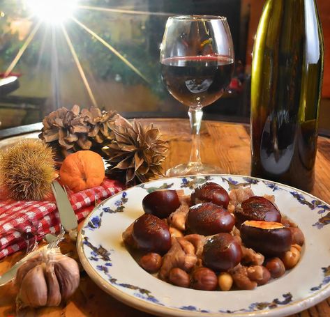 Carne, castagne e vino, San Martino è qui, SLIMMYitalia celebra con gioia, con un sorriso di chi sa cosa vuol dire "sì". Non siamo a dieta, ma con Consapevolezza impariamo, A scegliere con saggezza, per festeggiare con cari amici, ciò che desideriamo. L'Obiettivo è chiaro, lo raggiungiamo con passione, Il percorso può essere lungo, ma senza fretta, godiamo ogni azione. Tappe settimanali, mete conquistate con cuore, SLIMMYitalia, nel viaggio della vita, si gusta ogni dolce sapore. #slimmyit... Martini, On Instagram