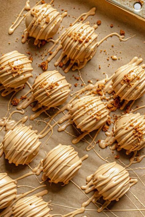 Biscoff Truffles, Easy Homemade Desserts, Biscoff Recipes, Speculoos Cookies, Biscoff Cookie Butter, Peanut Butter Cookie Dough, Types Of Desserts, Truffle Butter, Biscoff Cookies