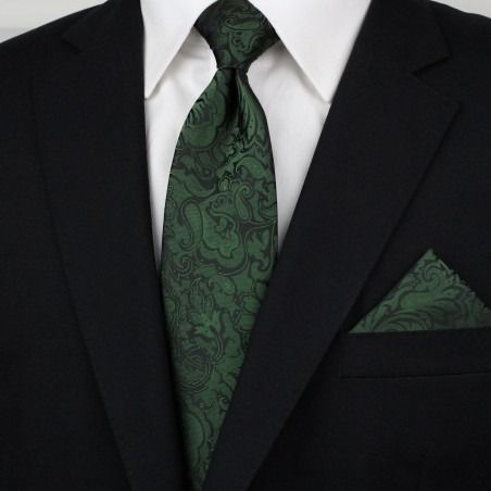 Forest Green and Black Paisley Tie Styled Indrid Cold, Suit Handkerchief, Green Suit Men, Forest Green Wedding, Green Wedding Suit, Dark Green Wedding, Pocket Square Styles, Pocket Square Pattern, Pocket Square Wedding