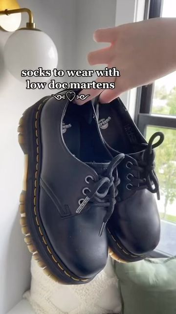 How To Style Doc Martens Oxfords, Flared Jeans Doc Martens, Cute Outfits For Moms Fashion Over 40, Outfits With Low Top Doc Martens, How To Style Low Top Doc Martens, Goth Things To Buy, Low Top Dr Martens Outfits, Low Doc Outfits, Outfits With Oxford Doc Martens