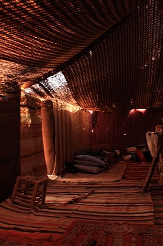 desert tent Arabian Nights Desert, Bedouin Tent Interior, Desert Tent Aesthetic, Elsweyr Aesthetic, Desert Nomad Aesthetic, Bedouin Aesthetic, Fantasy Tent, Tent Inside, Tent Interior