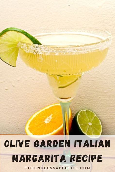 Olive Garden Italian Margarita Recipe, Italian Margarita Recipe, Italian Margarita, Traditional Margarita, Italian Drinks, Olive Garden Recipes, Slice Of Lime, Copycat Restaurant Recipes, Christmas Tree Cake