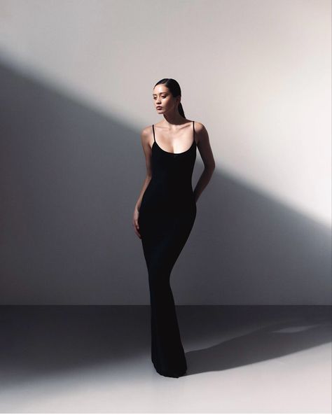 Long Dress Fashion Photography, Black Dress Fashion Photography, Photo Pose Ideas Long Dress, Model Dress Poses, Size 6 Body Image Shape, Sleek Photoshoot, Classy Poses Women, Posing With Dress, Poses In Gown For Photoshoot