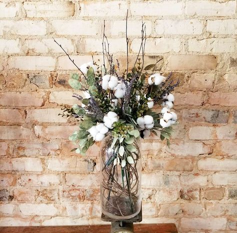 #downtownflowers #downtowntoccoa #florist #northgeorgiaflorist #cotton #eucalyptus #lavender #centerpiece Cotton Floral Arrangement, Cotton Flower Arrangements, Cotton Arrangements, Cotton Centerpiece, Lavender Centerpiece, Christmas Arrangements Centerpieces, Winter Table Decor, Cotton Branches, Eucalyptus Lavender