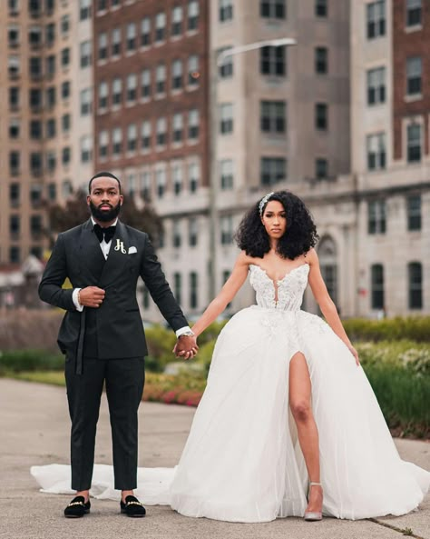 Wedding Photo Black Couple, Black Couples Wedding Pictures, Wedding Picture Ideas Black People, Black Wedding Photoshoot, Wedding Photos Black Couples, Black Couple Wedding Photos, Wedding Black People, Wedding Ideas Black People, Black Love Wedding