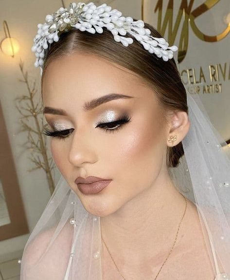 Glitter Makeup Bride, Make Up Novia, Bride Airbrush Makeup, Makeup Novia, Glam Bride Makeup, Quinceanera Makeup, Wedding Hair Trends, Wedding Hairstyles And Makeup, Wedding Makeup Bride