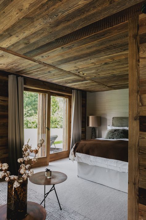 Chalet Moodboard, Luxury Chalet Bedroom, Chalet Bedroom Master Suite, Swiss Alps Chalet, Alps Chalet, Ski Chalet Bed, Savory Lunch, French Alps Chalet, Plush Comforter