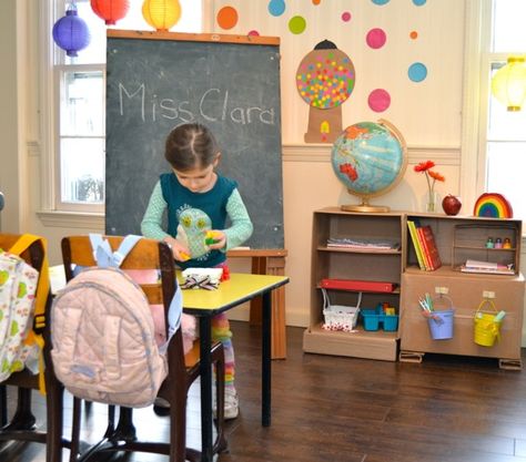 Create a play classroom for the kids over the Summer. Cardboard Classroom, Pretend School, Infant Classroom, Dramatic Play Preschool, Dramatic Play Area, Kids Pretend Play, Dramatic Play Centers, Play School, Play Spaces