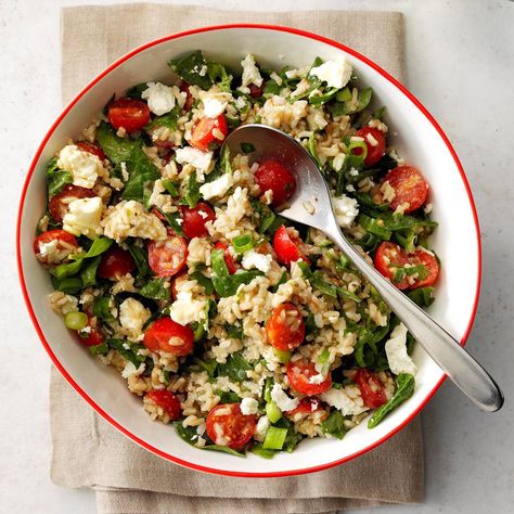 Mediterranean Brown Rice Salad Brown Rice Salad Recipes, Mediterranean Brown Rice, Best Brown Rice, Salad Appetizer Cups, Rice Salad Recipes, Brown Rice Salad, Counting Macros, Spinach Salad Recipes, Brown Rice Recipes