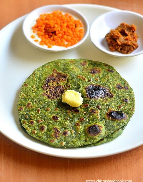 Palak chapati / Spinach chapathi recipe with step by step photos Chapathi Recipe, Paratha Roti, Chapati Recipes, Delicious Food Image, Indian Breads, Indian Flat Bread, North Indian Recipes, Healthy Indian Recipes, Paratha Recipes