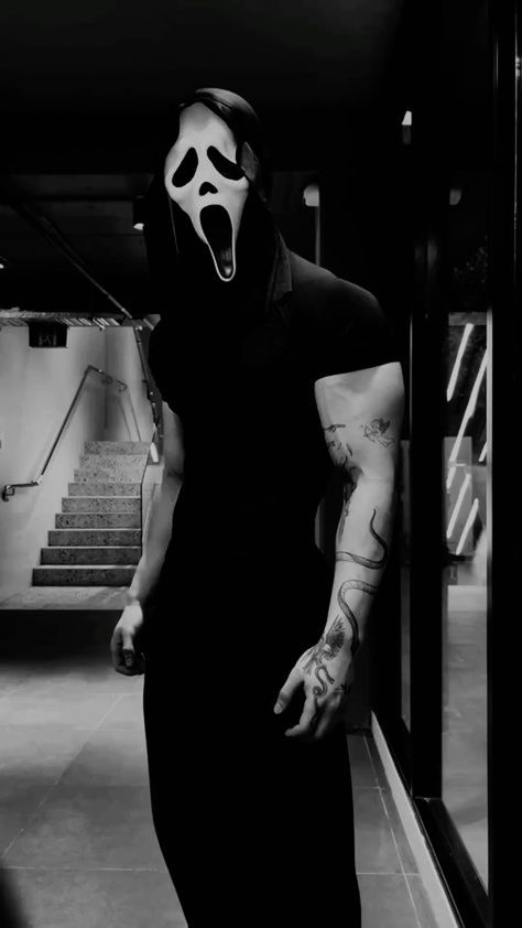 Scream Costume Men, Dark Boy Aesthetic, Dark Academia Men, Men Actors, Couples Costumes Creative, Body Pics, Body Pic, Mask Guy, Scream Mask