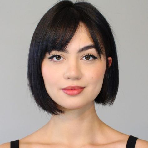 Neat Asymmetrical Bob with Bangs 60s Style Bob Hair, Free Hairstyle, Tan Skin Blonde Hair, Bangs For Round Face, Bob Hairstyles With Bangs, Bob Haircut With Bangs, Hairstyle Trends, Work Hairstyles, Round Face Haircuts