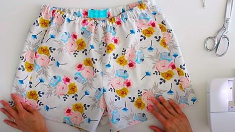 How To Make Easy Pajama Shorts With Free Pattern | DIY Joy Projects and Crafts Ideas Pajamas Shorts Pattern, Stitch Shorts, Shorts Pattern Free, Shorts Pattern Women, Melly Sews, Daisy Stitch, Cotton Pajama Shorts, Lazy Daisy Stitch, Shorts Pattern