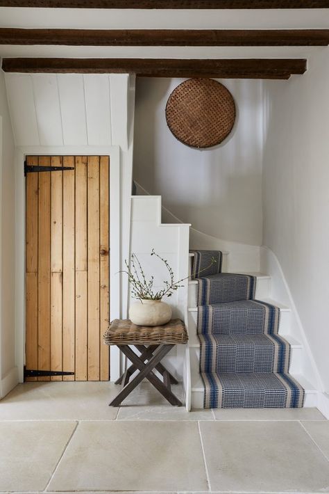 22 hallway flooring ideas - The English Home Hallway Flooring Ideas, Floor Options, Homes In France, Hallway Colours, Cotswolds Cottage, Tiled Hallway, Village Green, Hallway Flooring, Country House Interior