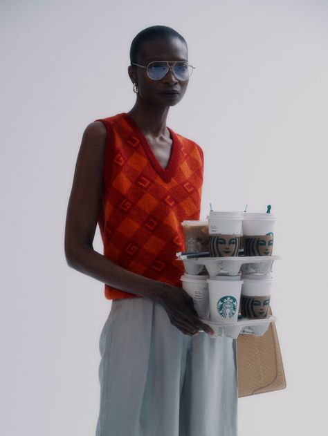 Debra Shaw Nagi Sakai Vogue Spain Business Fashion Editorial Debra Shaw, Bag Campaign, Model Icon, Coffee Fashion, Vogue Spain, Fashion Journals, Office Fashion Women, Aesthetic Women, Workwear Fashion