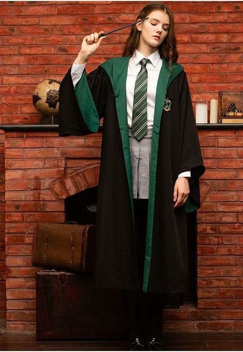 Cute Slytherin Outfits, Slytherin Uniform Female, Hogwarts Graduation, Slytherin Fashion, Hogwarts Uniform, Hogwarts Gryffindor, Slytherin Ravenclaw, Ravenclaw Hufflepuff, Harry Potter Girl