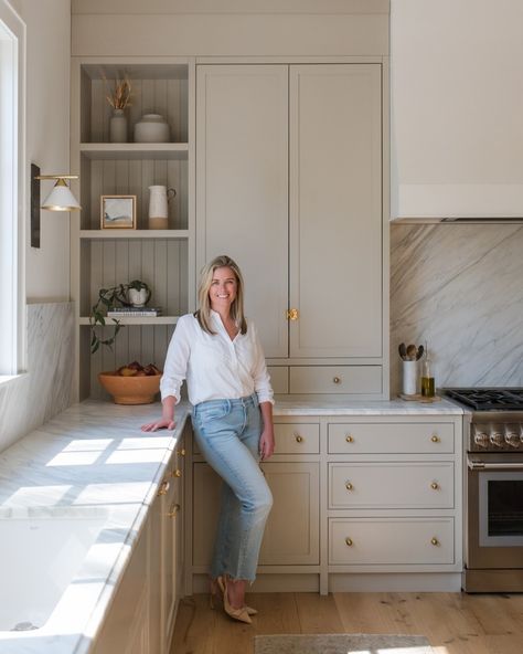 Salt Design Co (@saltdesignco) • Instagram photos and videos Cream Kitchen, White Kitchen Design, Kitchen Dinning, Kitchen Inspiration Design, Updated Kitchen, Kitchen Remodel Idea, Family Recipes, Beautiful Kitchens, Kitchen Backsplash