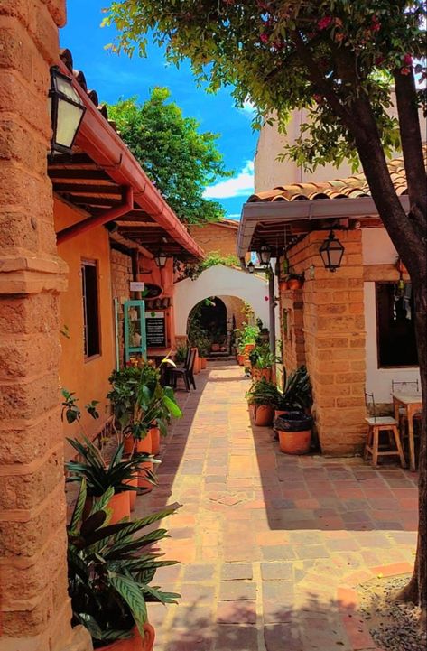 South American Architecture, Encanto Village, Latin American Architecture, Alleyway Aesthetic, Latino Aesthetic, Colombia Aesthetic, Mexican Village, Latina Culture, Aesthetic Village