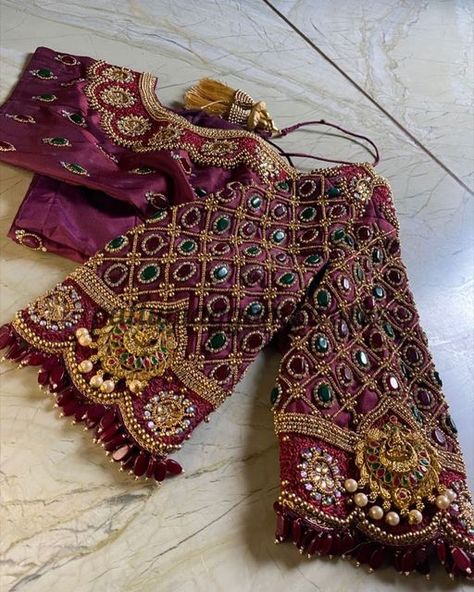 Tablet Beads Aari Work Blouse, Maggam Work Blouse Designs Bridal Heavy, Golden Blouse Designs, Pendent Design, Maggam Blouses, Patch Work Blouse Designs, Latest Bridal Blouse Designs, Latest Blouse Designs Pattern, Best Blouse Designs