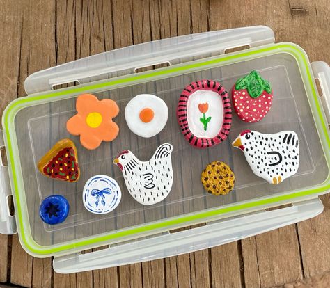 Quick and Easy DIY Clay Fridge Magnets for Your Home Airdryclay Ideas Simple, Airdryclay Ideas, Air Dry Clay Magnets, Handmade Trinkets, Crayola Air Dry Clay, Pottery Coasters, Sculpting Ideas, Bows Ribbon, Clay Magnets