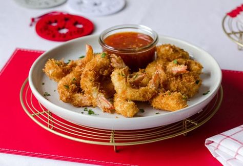 Coconut Crumb Prawns Cob Bread, Coconut Shrimp Recipes, Prawn Recipes, Sweet Chilli Sauce, Red Lobster, Sweet Chilli, Coconut Shrimp, Perfect Appetizers, Game Day Food