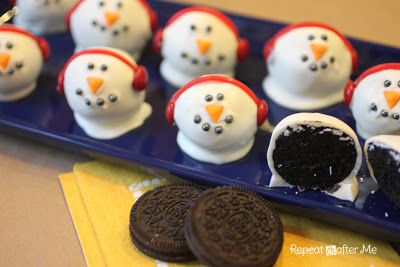 Snowmen Oreo Truffle Balls - Repeat Crafter Me Christmas Cake Balls, Cake Balls Recipe, Easy Holiday Desserts Christmas, Cake Ball Recipes, Holiday Desserts Christmas, Truffle Cake, Cake Ball, Snowman Cake, Desserts Christmas